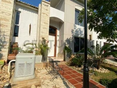 Venta de casa ubicada en exclusiva zona residencial