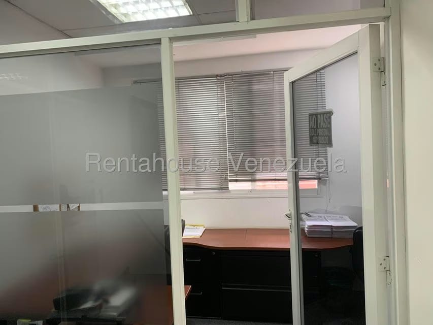 Comercial (Local Comercial) en Alquiler en La Trinidad, Distrito Metropolitano - 4