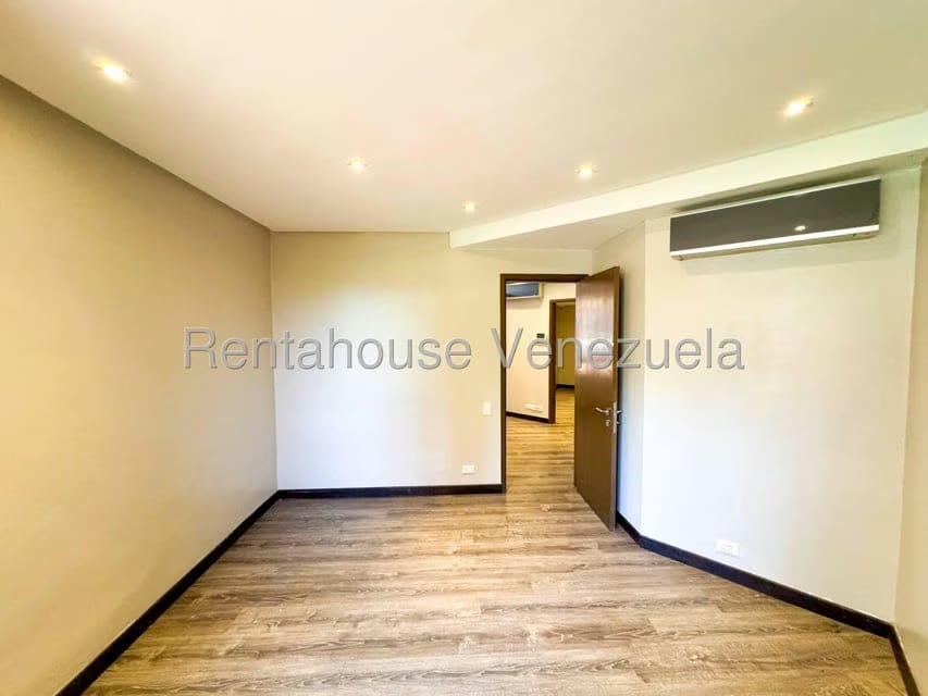 Apartamento (1 Nivel) en Venta en Los Samanes, Distrito Metropolitano - 35