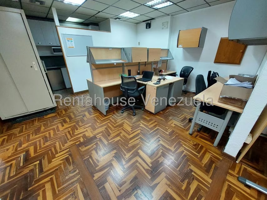 Oficina en Venta en Prados del Este, Distrito Metropolitano - 9