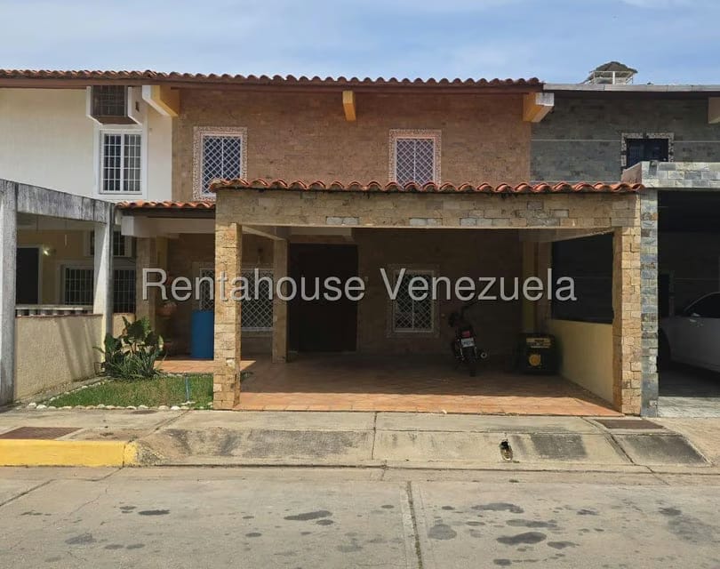Townhouse (Multiples Niveles) en Venta en Tamare, Zulia