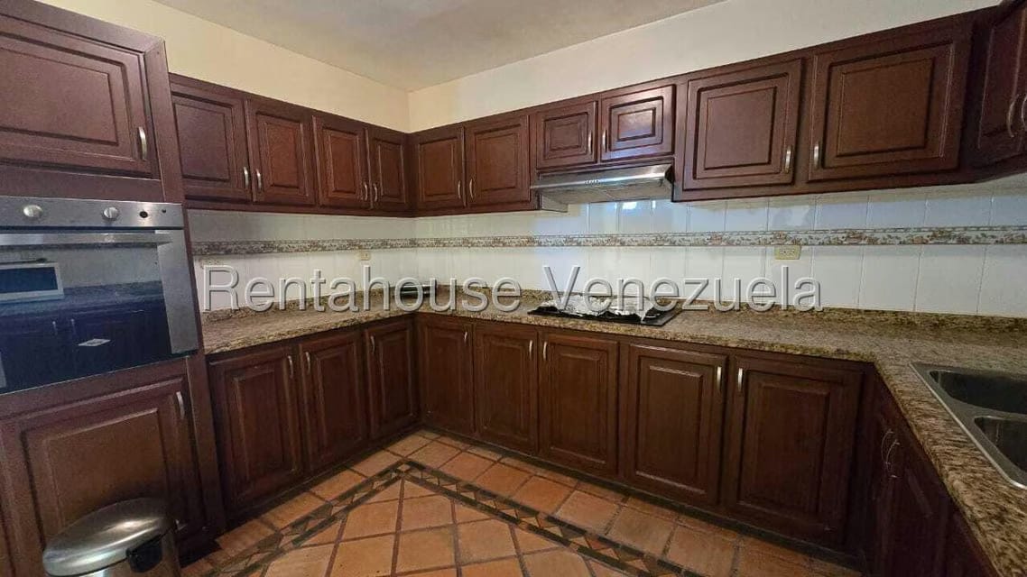 Townhouse (Multiples Niveles) en Venta en Tamare, Zulia - 2