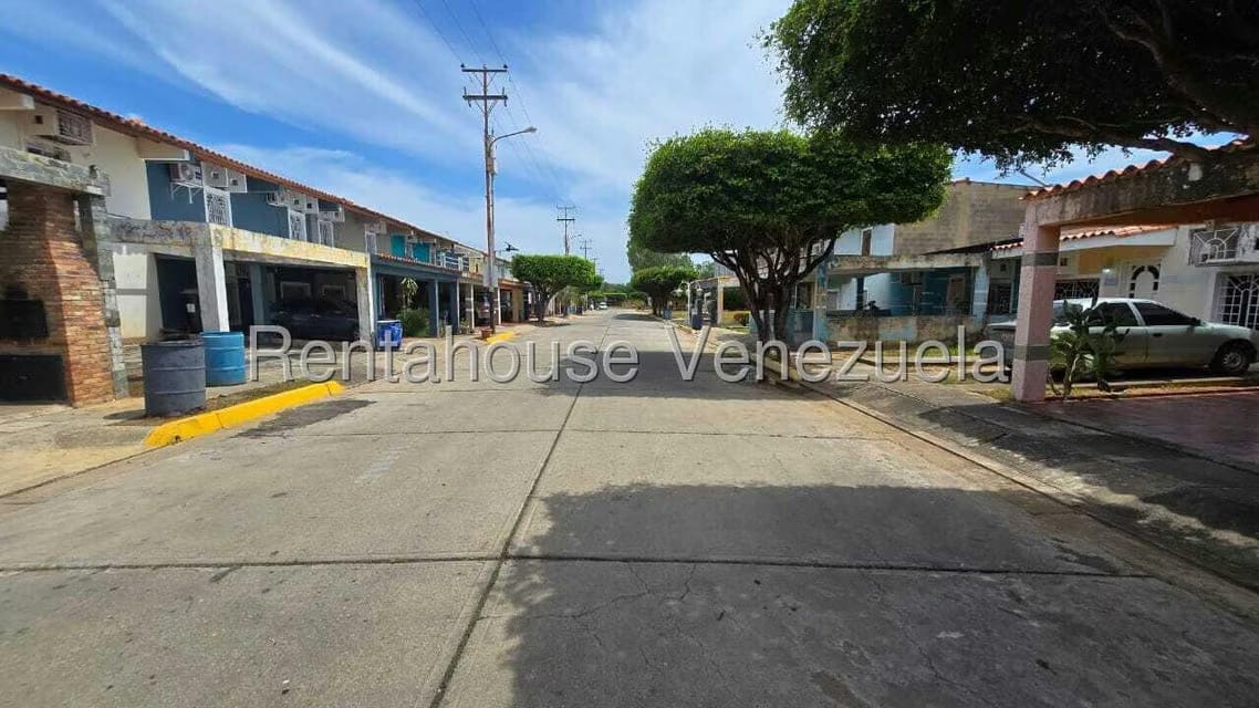 Townhouse (Multiples Niveles) en Venta en Tamare, Zulia - 4