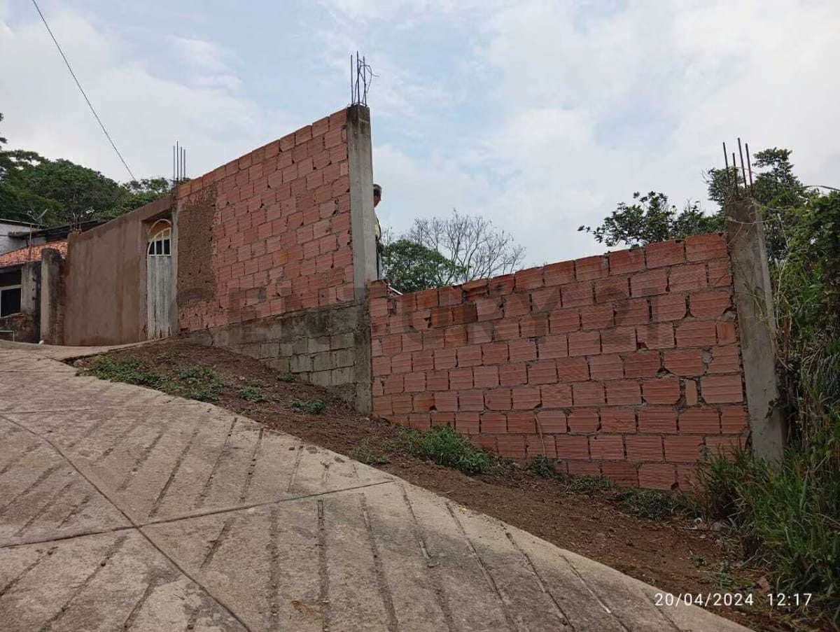 PARCELA DE TERRENO CON MEJORAS