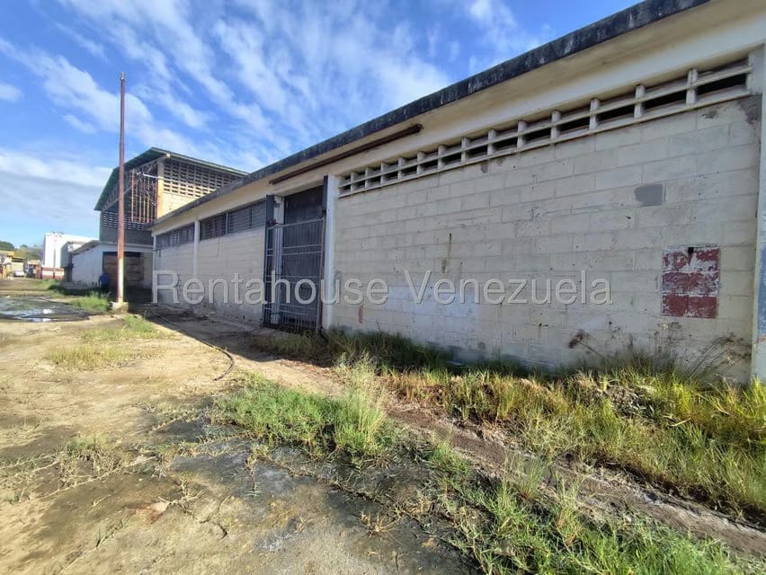 Comercial (Galpon - Deposito) en Venta en Los Haticos, Zulia