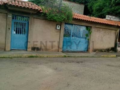 Vende casa con 10 Habitaciones independientes con fines de lucro