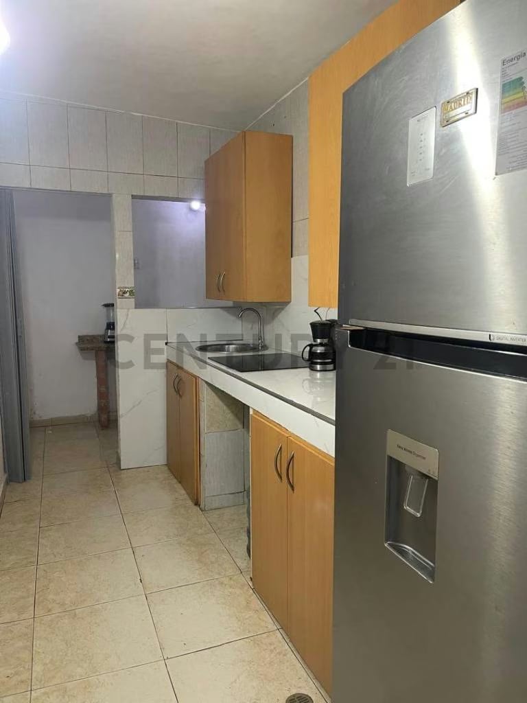 Venta de Casa con Anexo Independiente y local en Urb Parque Valencia - 3
