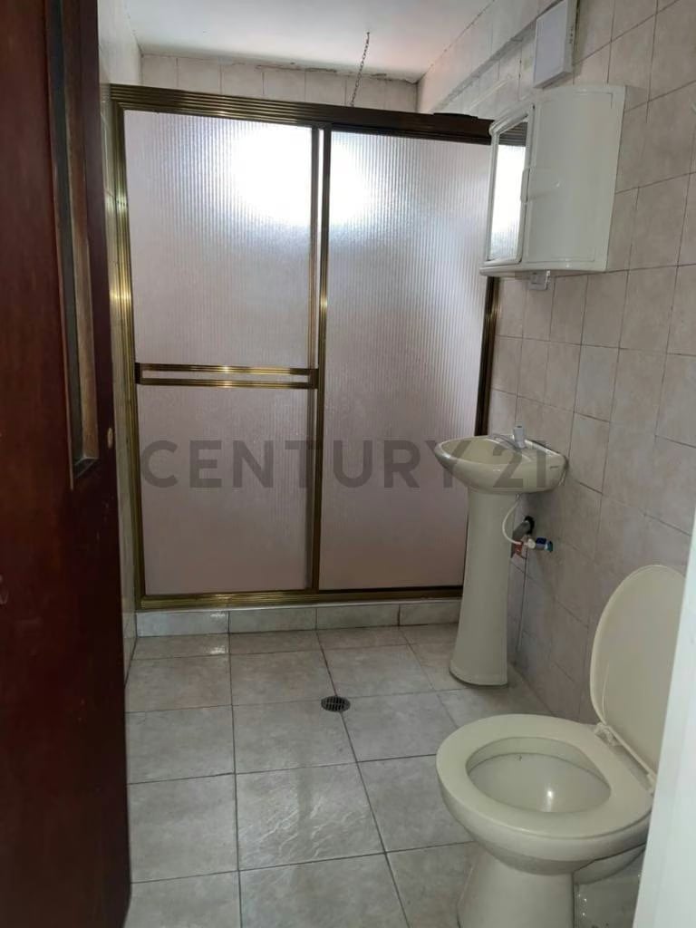 Venta de Casa con Anexo Independiente y local en Urb Parque Valencia - 7