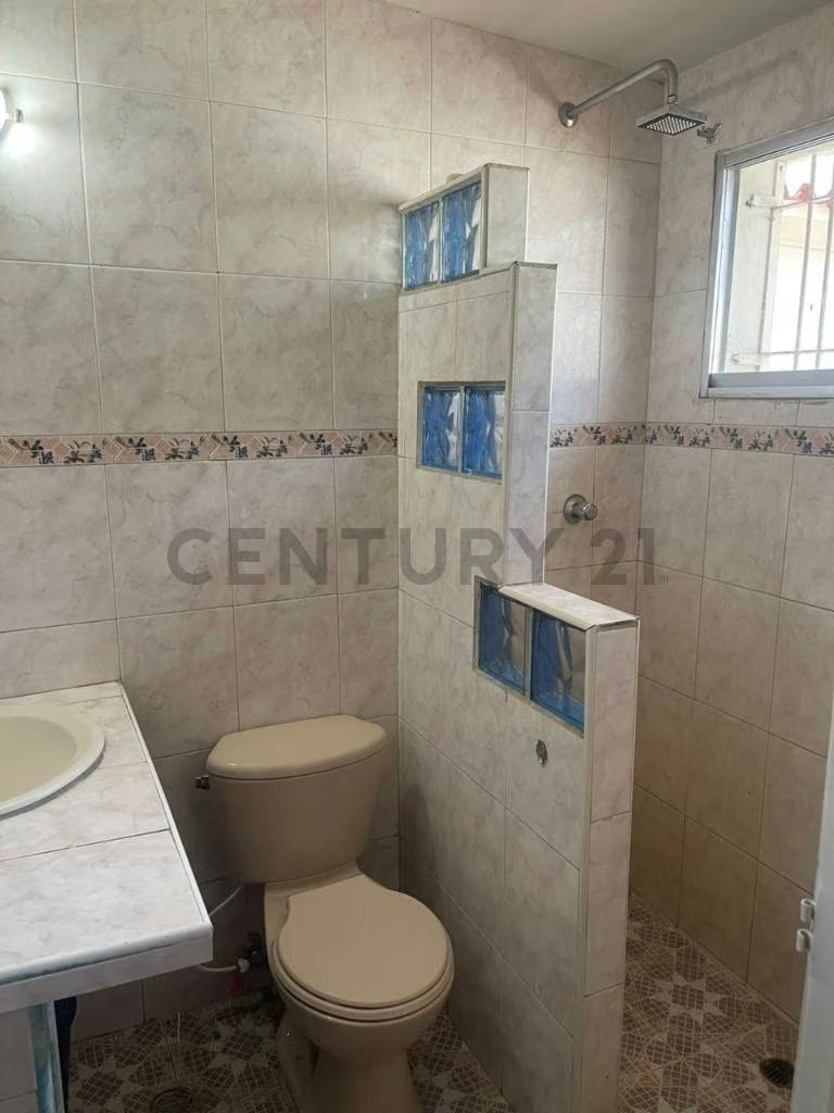 Venta de Casa con Anexo Independiente y local en Urb Parque Valencia - 8