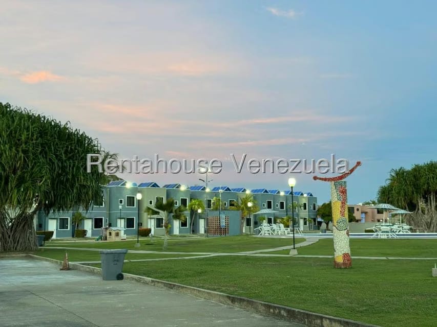 Townhouse (Duplex) en Venta en Puerto Encantado, Miranda - 2