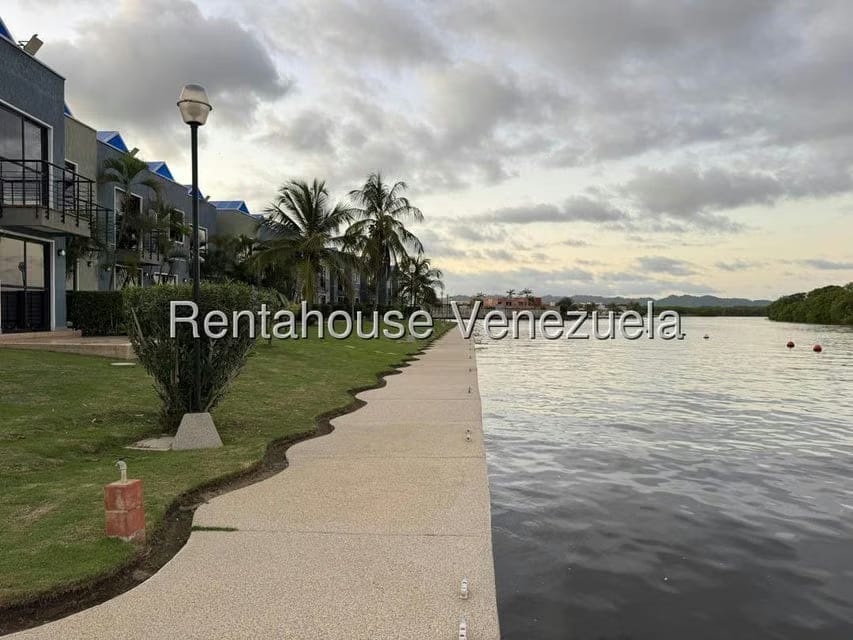 Townhouse (Duplex) en Venta en Puerto Encantado, Miranda - 29