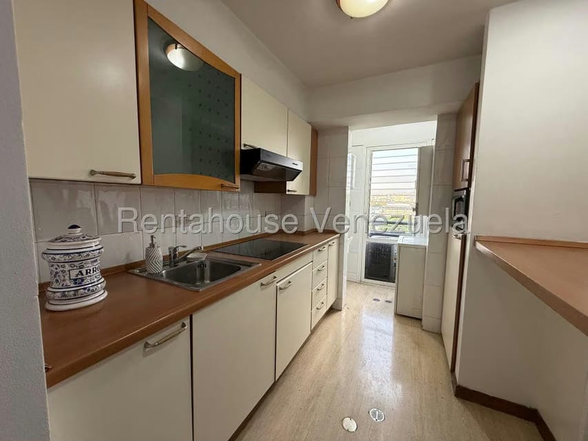 Apartamento (1 Nivel) en Alquiler en El Rosal, Distrito Metropolitano - 11