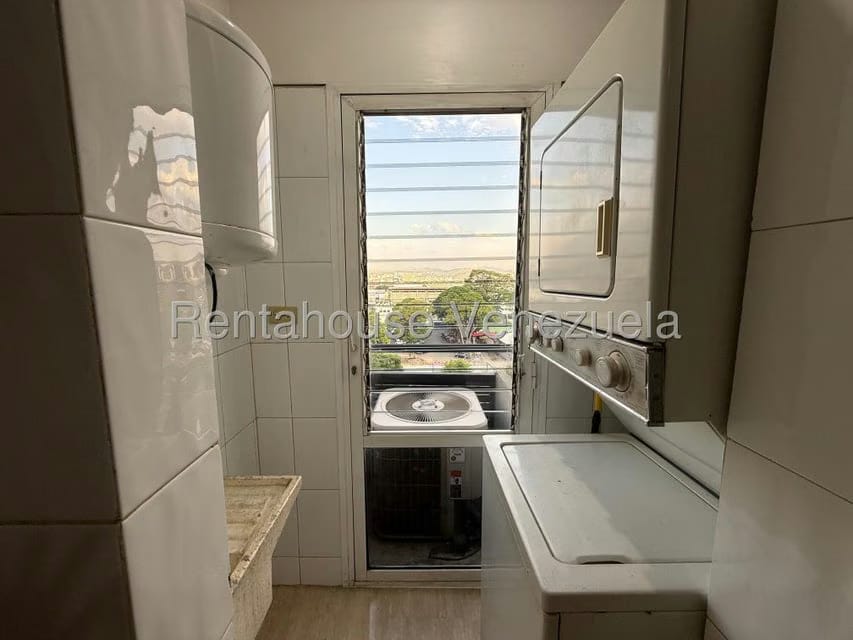 Apartamento (1 Nivel) en Alquiler en El Rosal, Distrito Metropolitano - 13