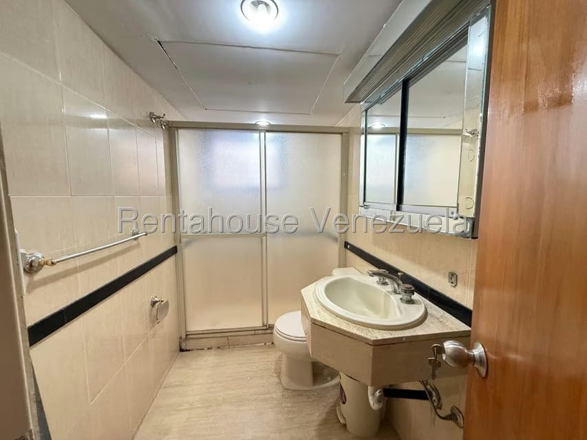 Apartamento (1 Nivel) en Alquiler en El Rosal, Distrito Metropolitano - 21