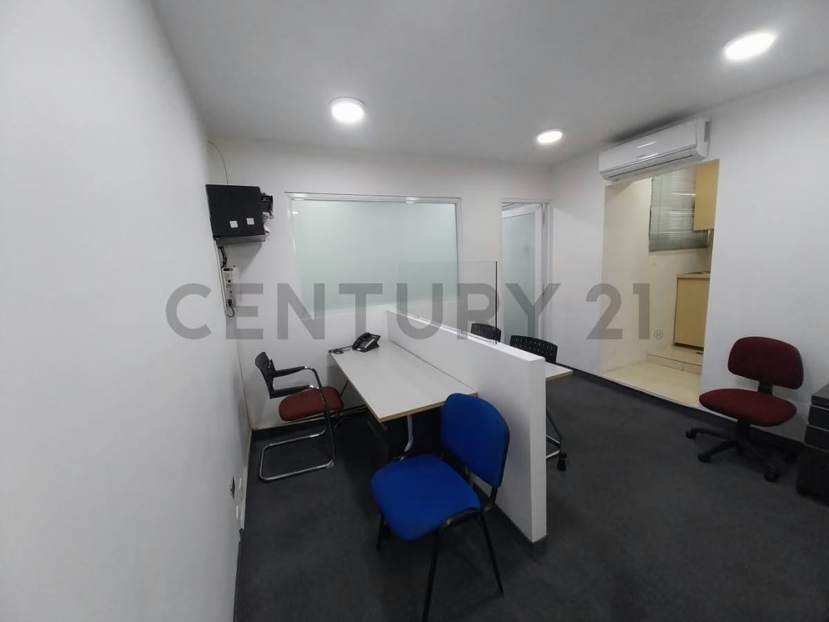 Oficina amoblada en Alquiler en El Rosal con servicios incluidos