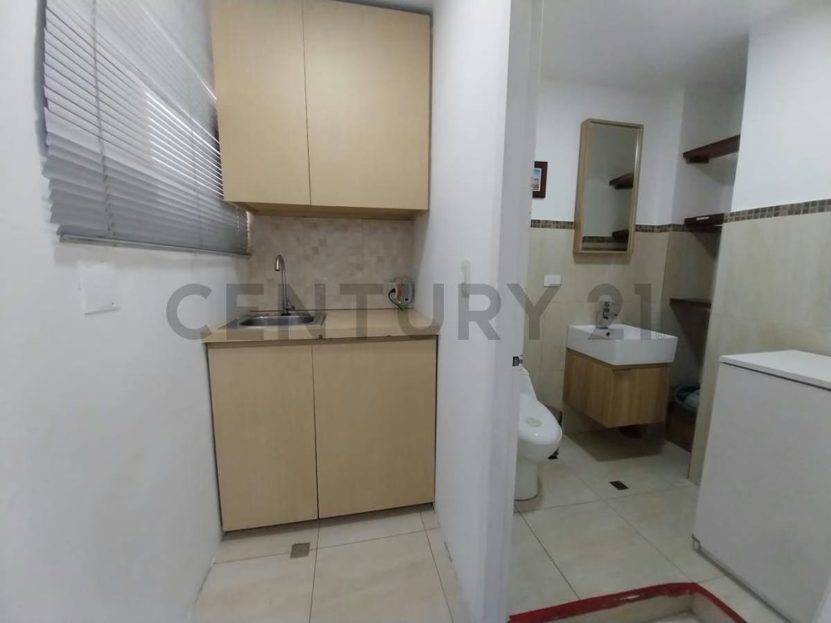 Oficina amoblada en Alquiler en El Rosal con servicios incluidos - 4