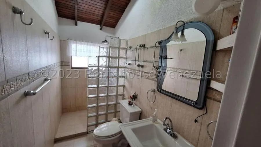 Casa en Venta en Lomas de La Lagunita Caracas - 2