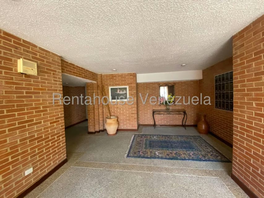 Apartamento (1 Nivel) en Alquiler en Colinas de Valle Arriba, Distrito Metropolitano - 2