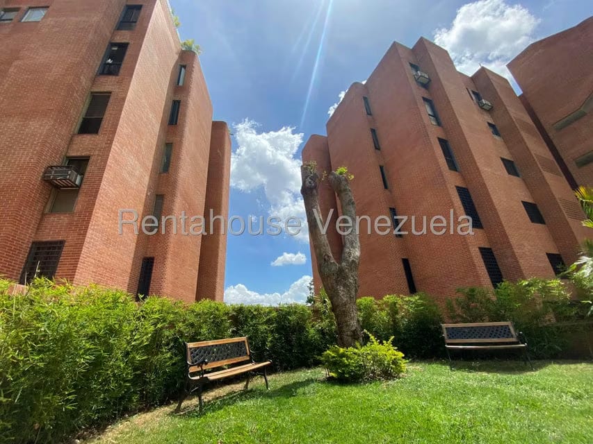 Apartamento (1 Nivel) en Alquiler en Colinas de Valle Arriba, Distrito Metropolitano - 32