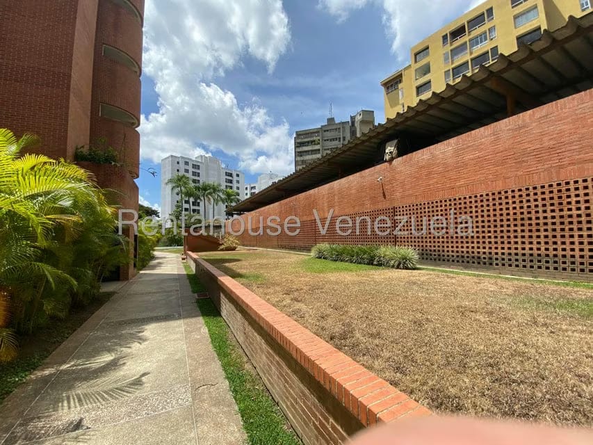 Apartamento (1 Nivel) en Alquiler en Colinas de Valle Arriba, Distrito Metropolitano - 33