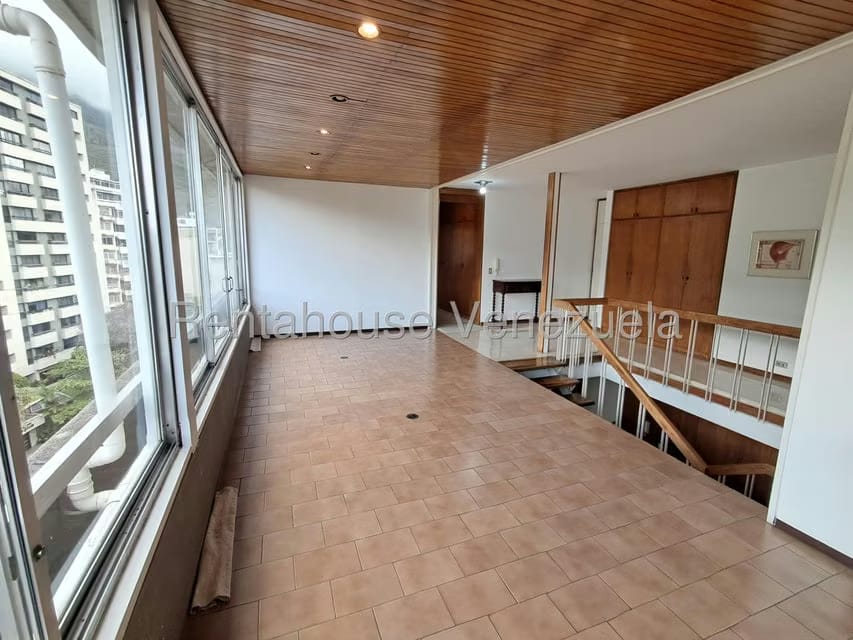 Apartamento (Duplex) en Venta en San Bernardino, Distrito Metropolitano - 36