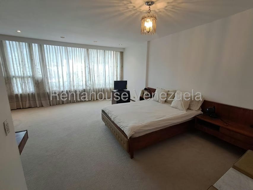 Apartamento (Duplex) en Venta en San Bernardino, Distrito Metropolitano - 42