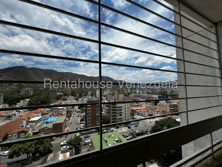 Apartamento (1 Nivel) en Alquiler en El Paraiso, Distrito Metropolitano - 11