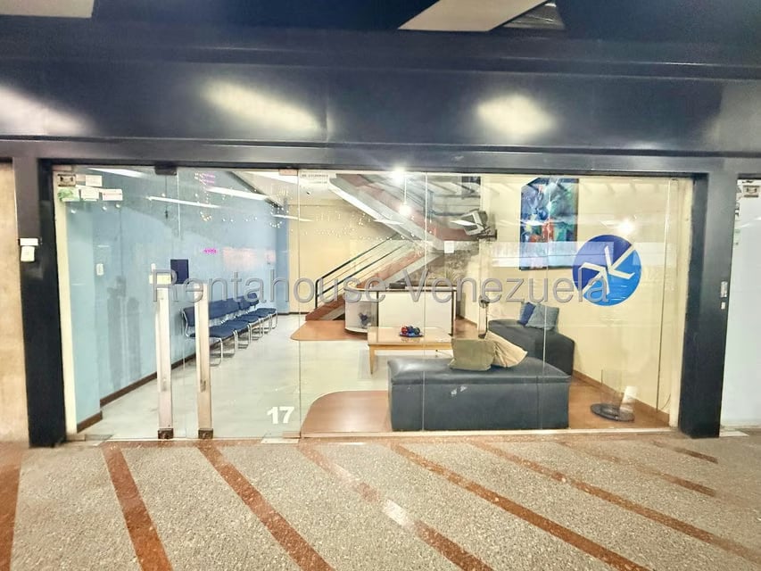 Comercial (Local Comercial) en Alquiler en Santa Paula, Distrito Metropolitano - 13