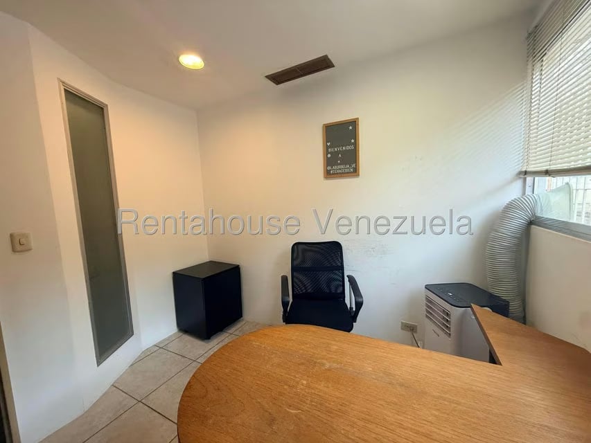 Comercial (Local Comercial) en Alquiler en Santa Paula, Distrito Metropolitano - 6