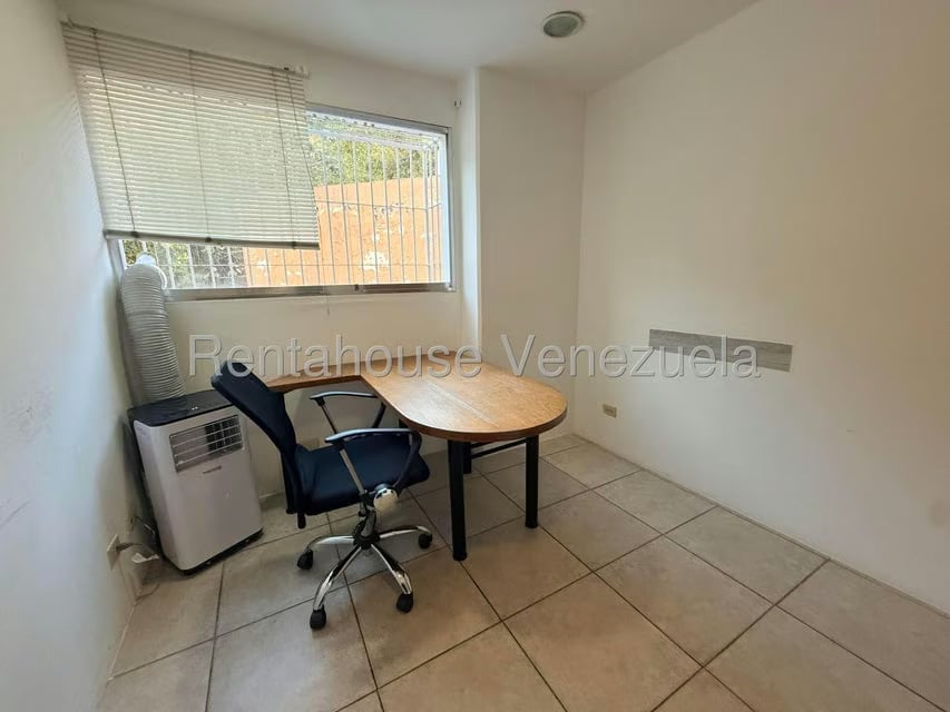 Comercial (Local Comercial) en Alquiler en Santa Paula, Distrito Metropolitano - 7