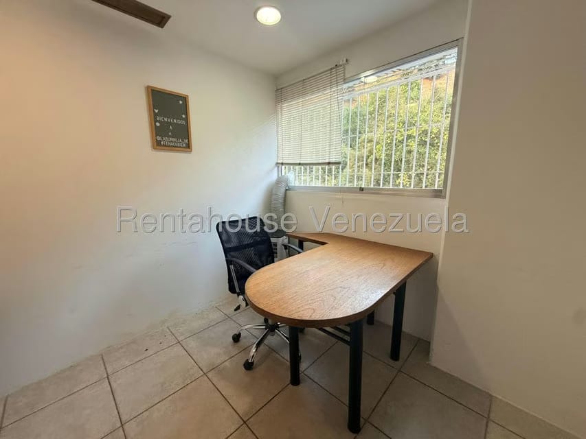 Comercial (Local Comercial) en Alquiler en Santa Paula, Distrito Metropolitano - 8