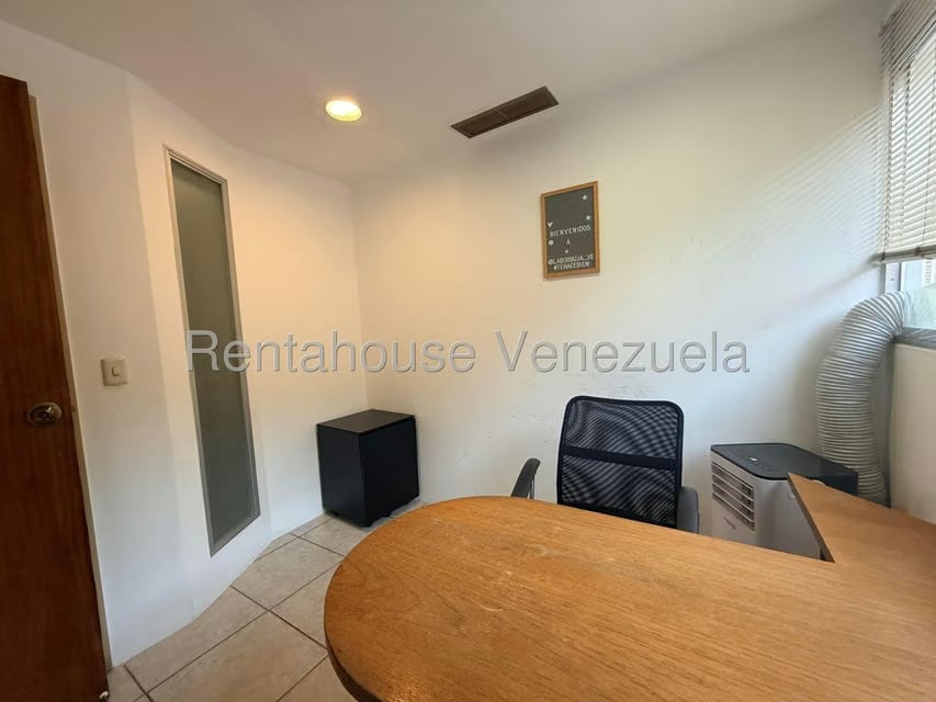 Comercial (Local Comercial) en Alquiler en Santa Paula, Distrito Metropolitano - 9