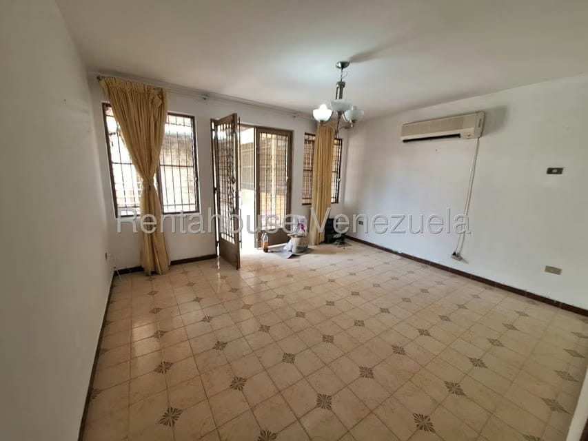 Casa (Duplex) en Alquiler en Prebo II, Carabobo - 28