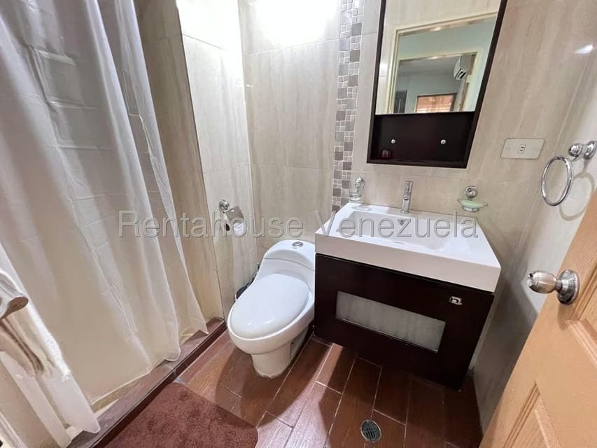 Apartamento (1 Nivel) en Alquiler en Los Chaguaramos, Aragua - 16