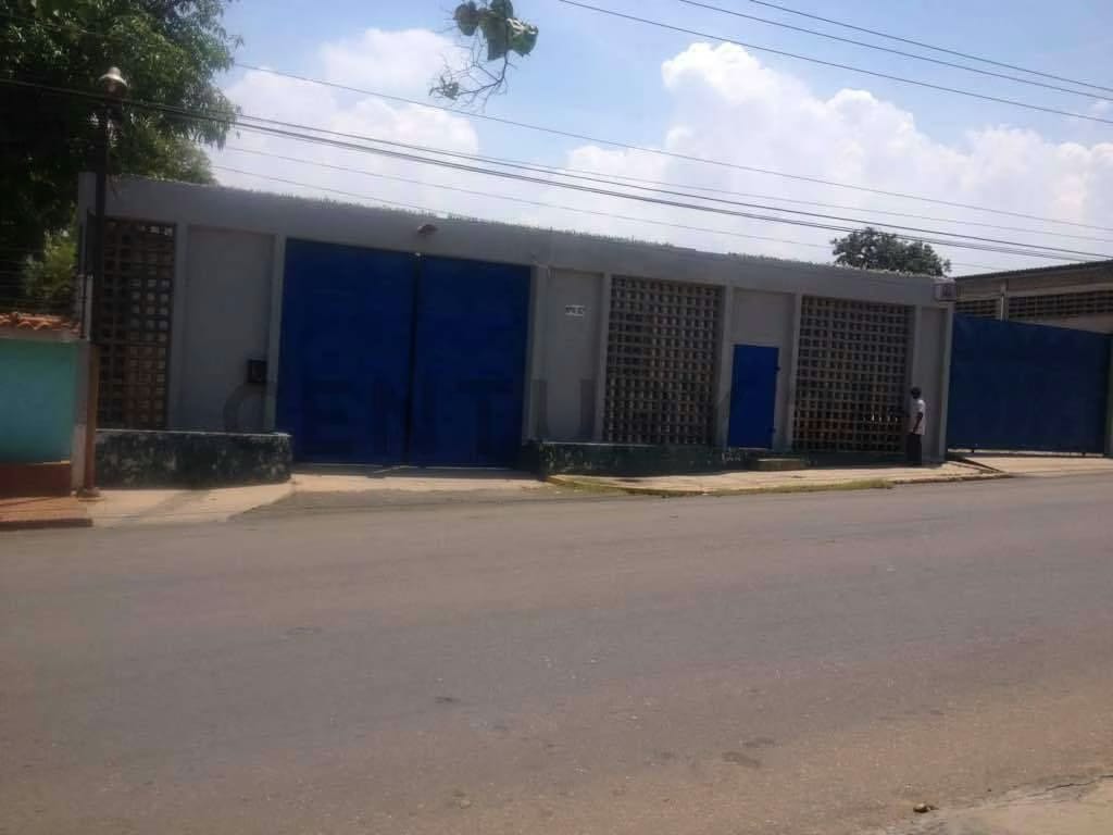 Amplio galpon para deposito en sector el Manzanillo Maracaibo - 2