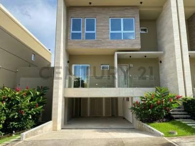 century 21 country house ofrece a su distinguida clientela un town house