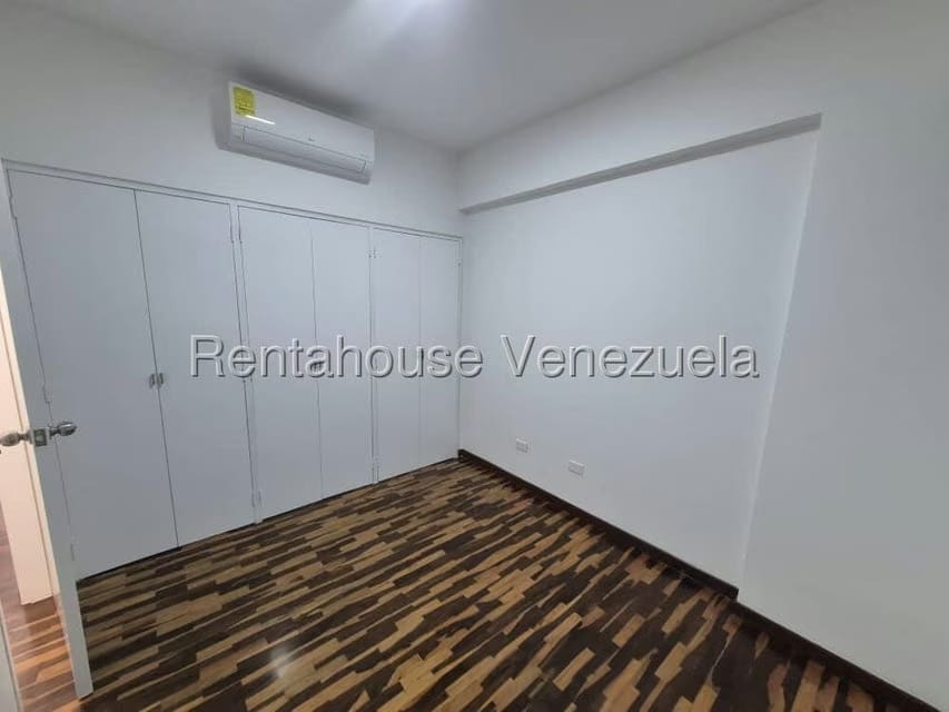 Apartamento (1 Nivel) en Alquiler en Colinas de Bello Monte, Distrito Metropolitano - 11