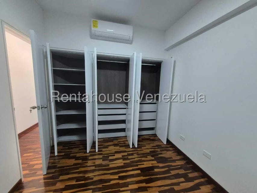 Apartamento (1 Nivel) en Alquiler en Colinas de Bello Monte, Distrito Metropolitano - 12