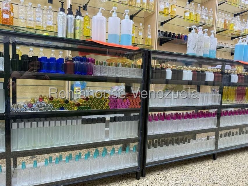 Negocios y Empresas (Comercio) en Venta en El Recreo, Distrito Metropolitano - 23