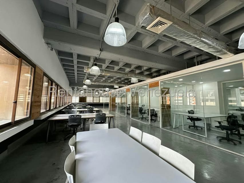 Comercial (Oficina) en Venta en Los Palos Grandes, Distrito Metropolitano - 24