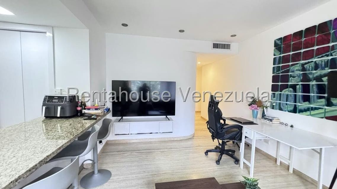 Apartamento (1 Nivel) en Alquiler en Campo Alegre, Distrito Metropolitano - 3