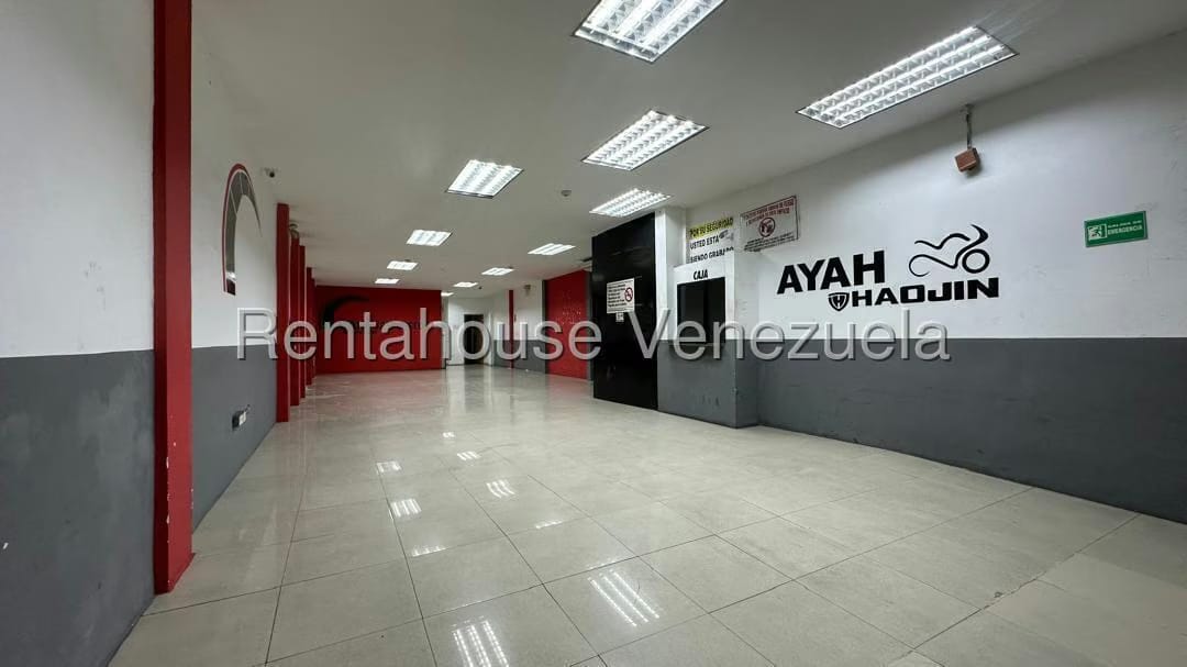 Comercial (Local Comercial) en Venta en Catia, Distrito Metropolitano - 2