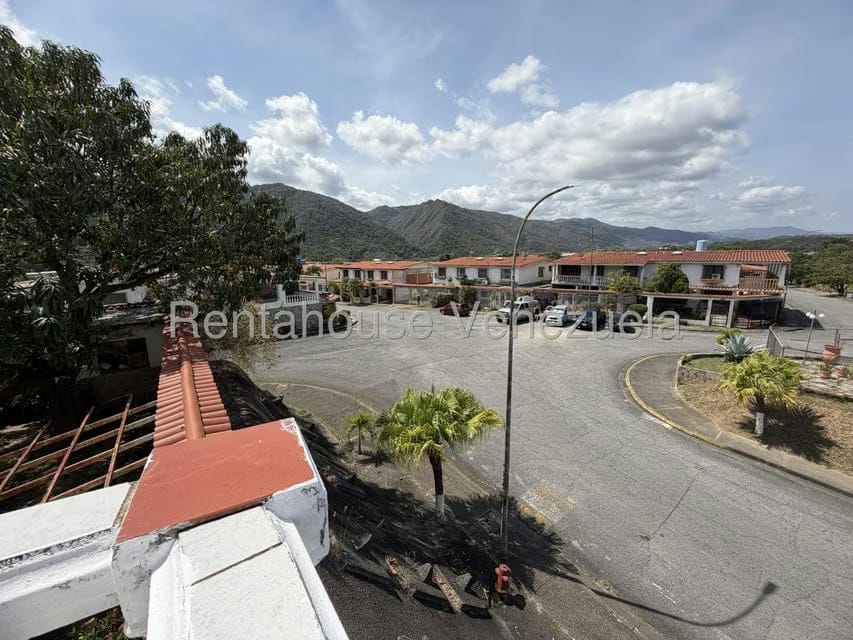 Casa (Duplex) en Venta en Villa Heroica, Miranda - 28