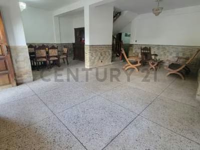 Venta de Casa en Urb. Pocaterra - 2