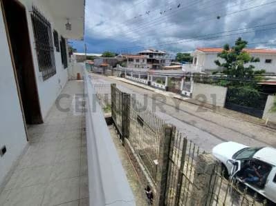 Venta de Casa en Urb. Pocaterra - 10