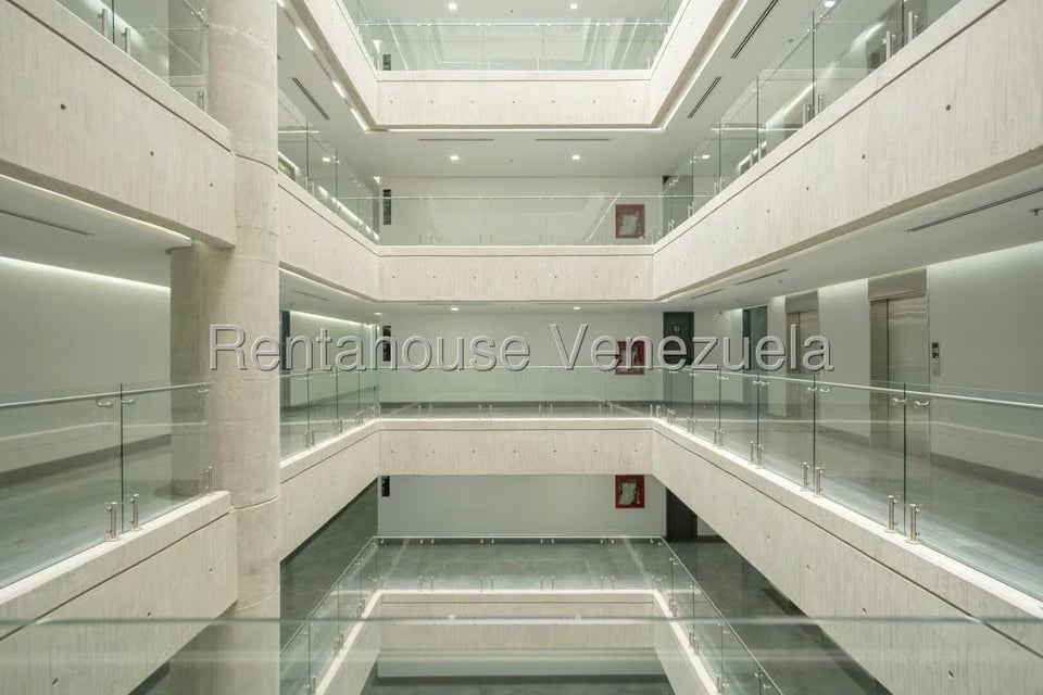 Comercial (Oficina) en Alquiler en Los Naranjos del Cafetal, Distrito Metropolitano - 13