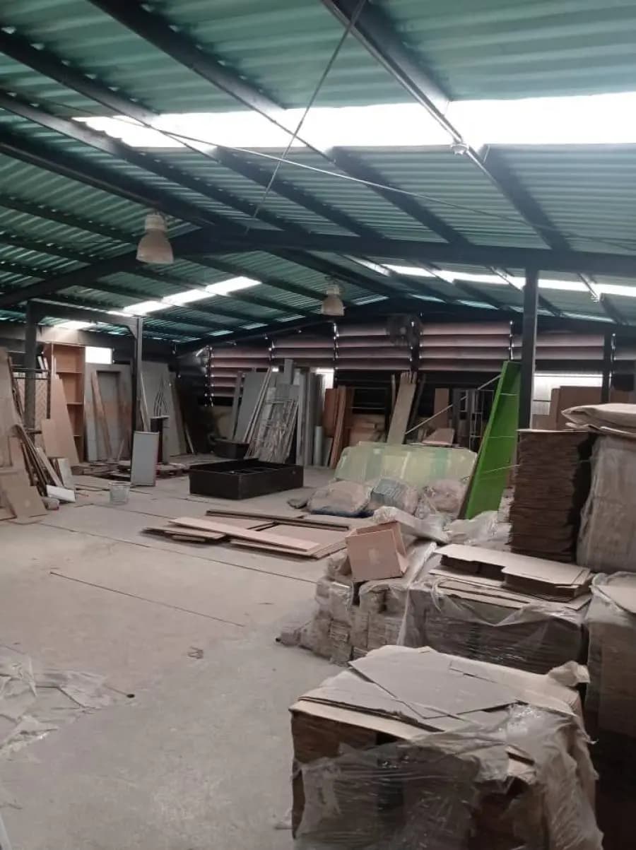 Galpon en Venta en Lechería - 12