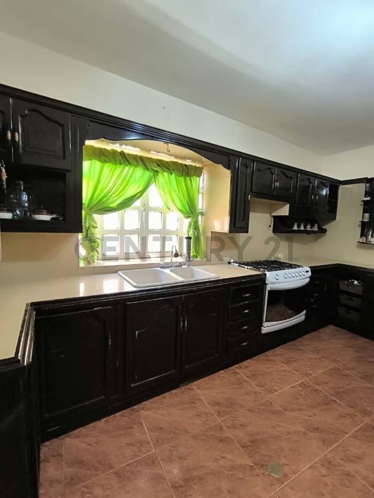 En venta Casa de dos plantas de 338 m2 de comstruccion en Cuidad Ojeda - 6