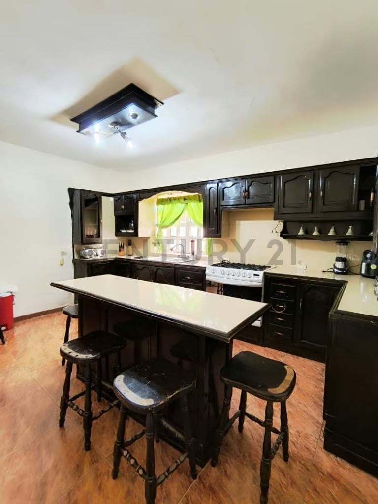 En venta Casa de dos plantas de 338 m2 de comstruccion en Cuidad Ojeda - 7