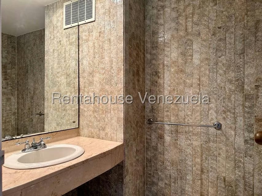 Apartamento (1 Nivel) en Alquiler en La Castellana, Distrito Metropolitano - 6